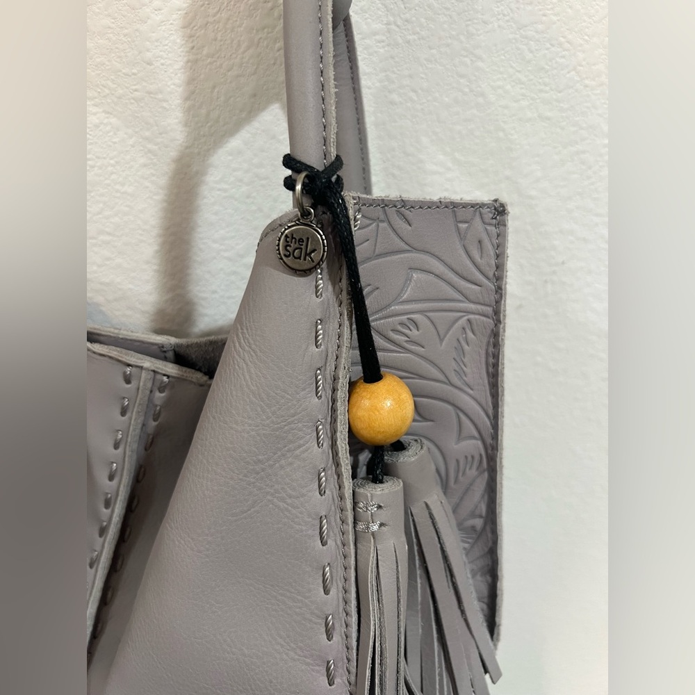 The Sak Los Feliz Leather Hobo Bag Dove Gray | Embossed Boho Tassel Purse | NWOT - Picture 5 of 11
